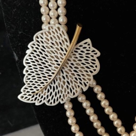 Monet Gilded Gold and White Enamel Fossil Leaf Brooch 70's Runway Book Piece - Picture 2 of 7